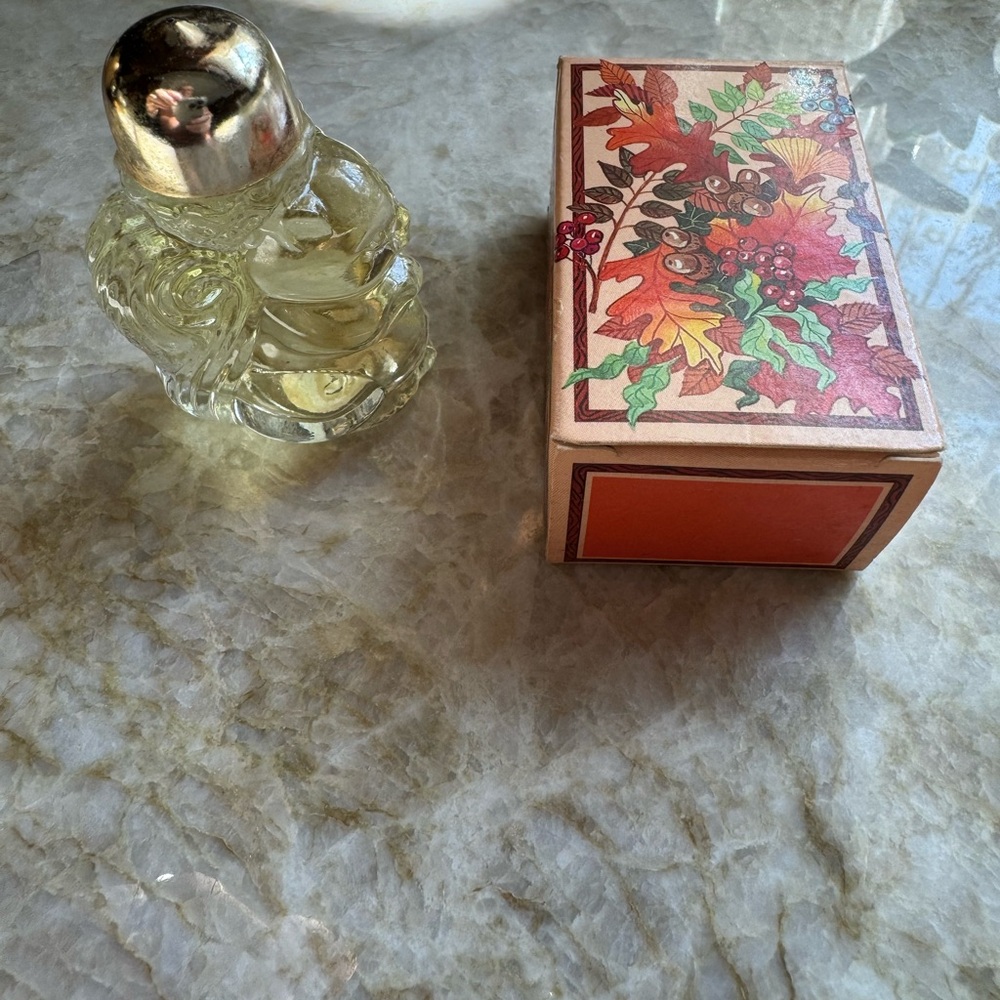 Vintage 1982 Avon Autumn Scurry Miniature Squirrel Charisma Cologne .5 fl.oz.